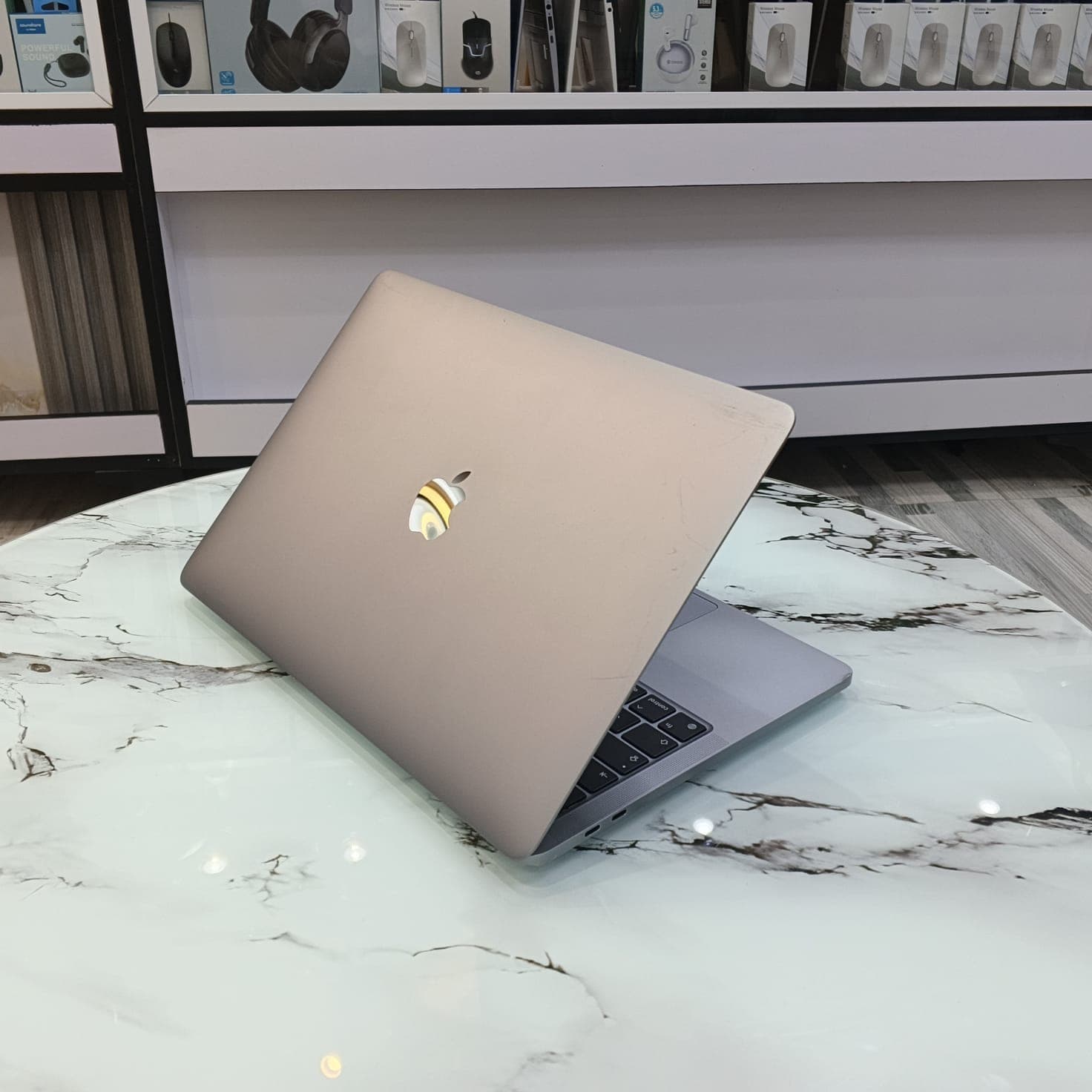 MacBook Air M1 — view 1