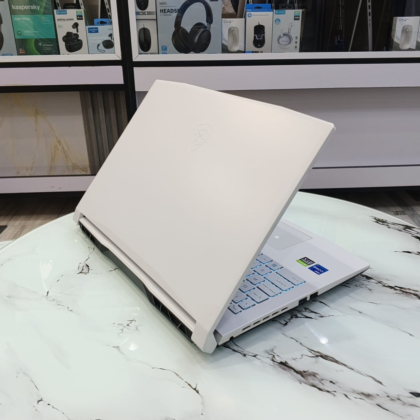 MSI GAMING LAPTOP 15 — view 1