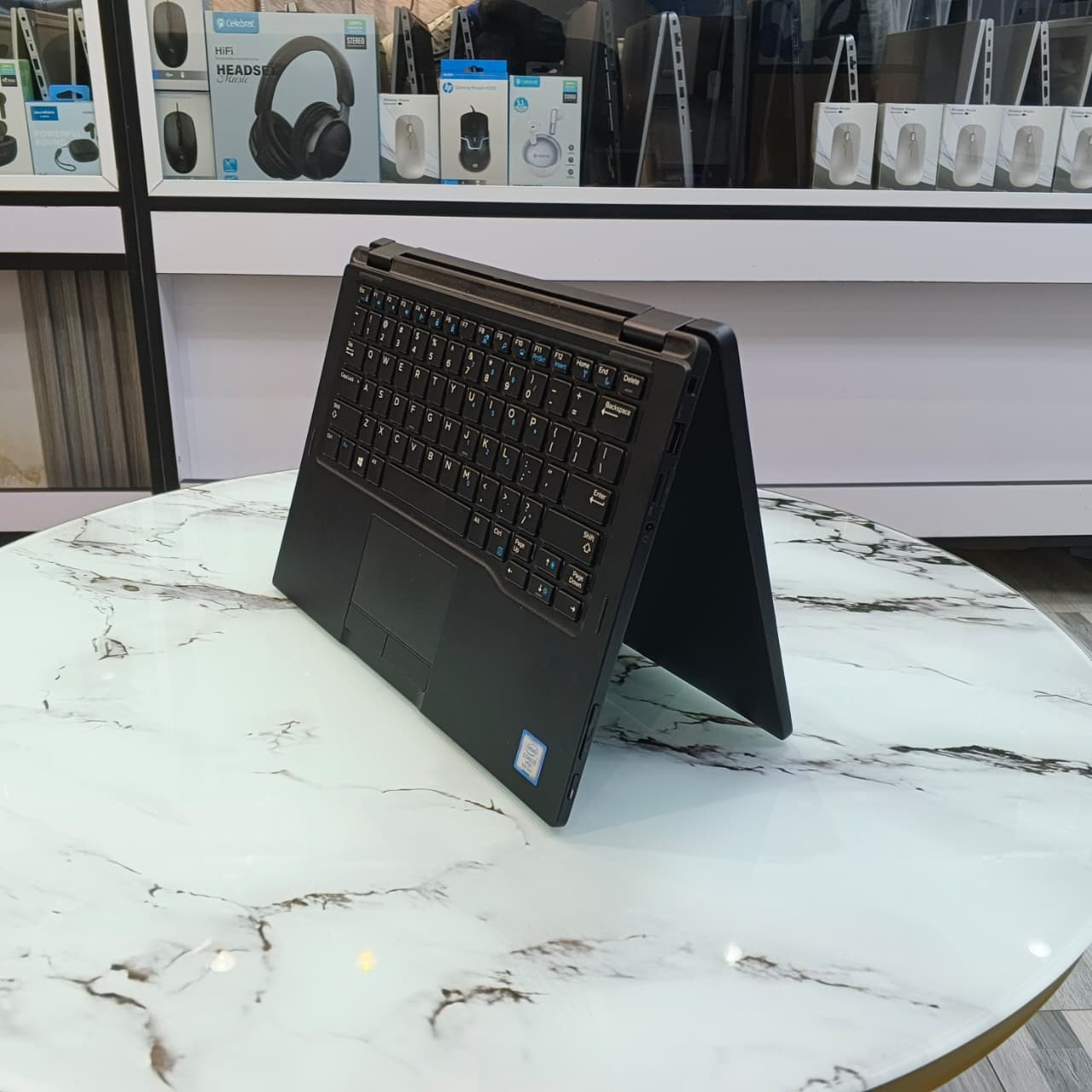 DELL LATITUDE 7390 — view 1
