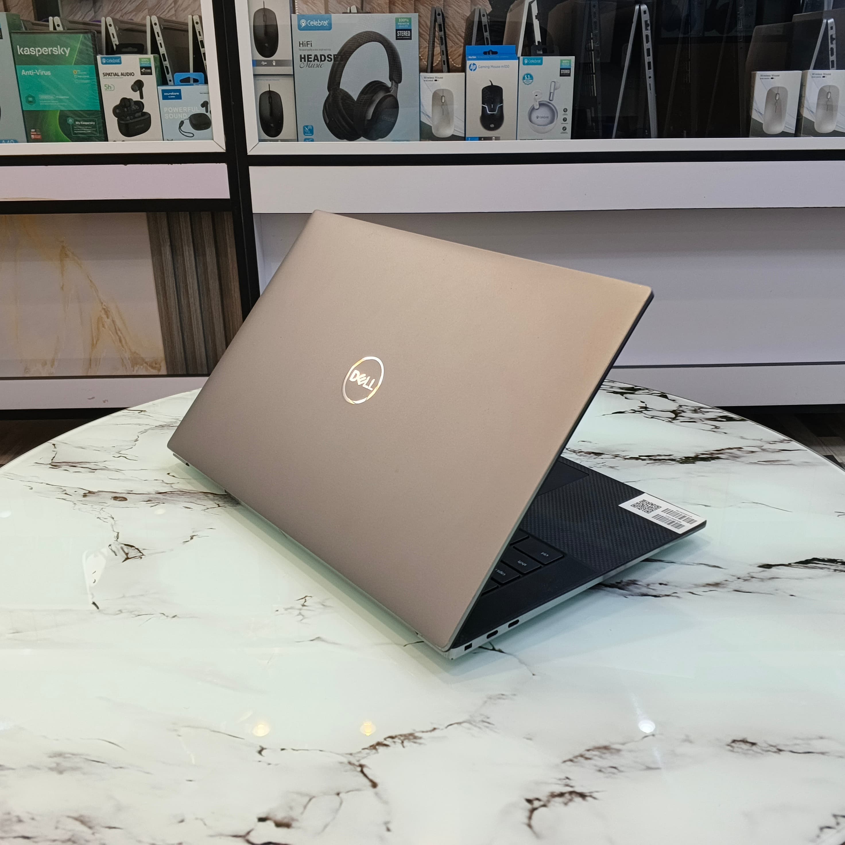 DELL PRECISION 5560 — view 1