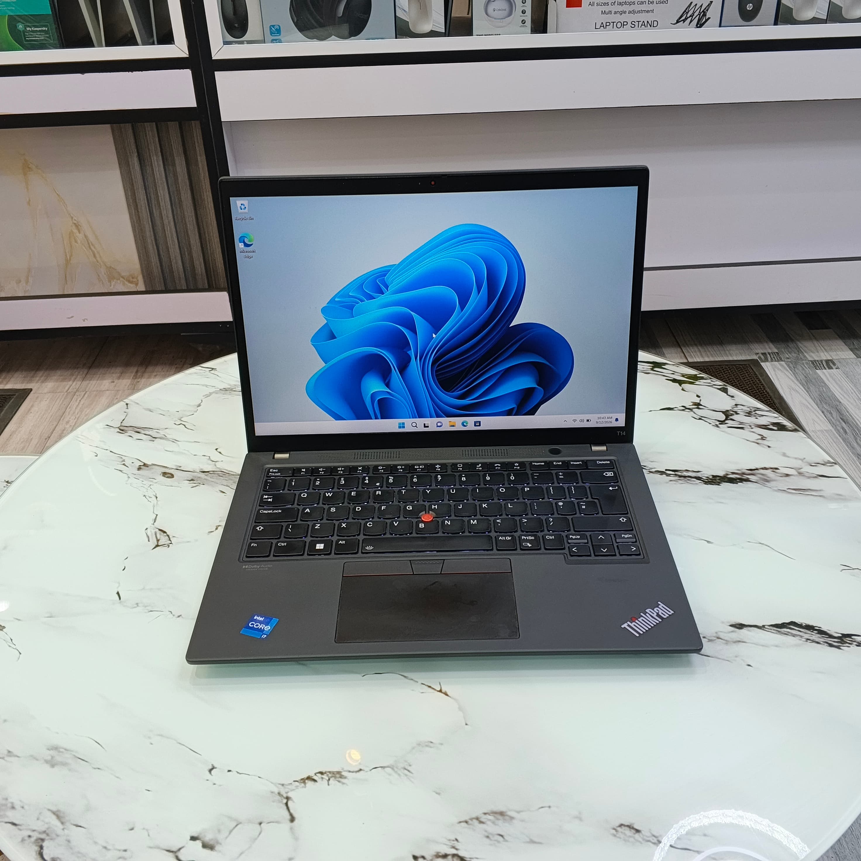 Lenovo ThinkPad T14 — view 1