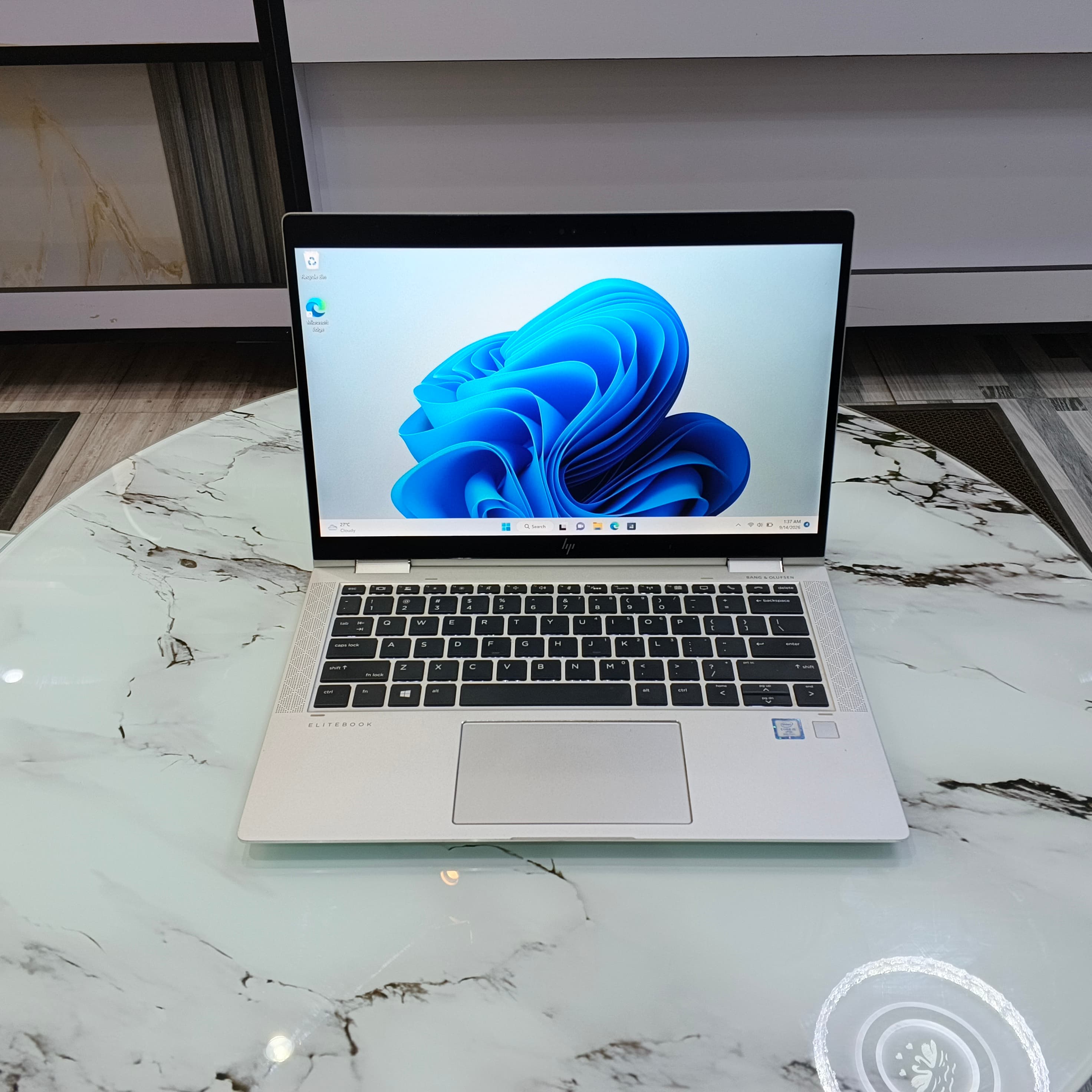 HP EliteBook x360 1030 G3 — view 1